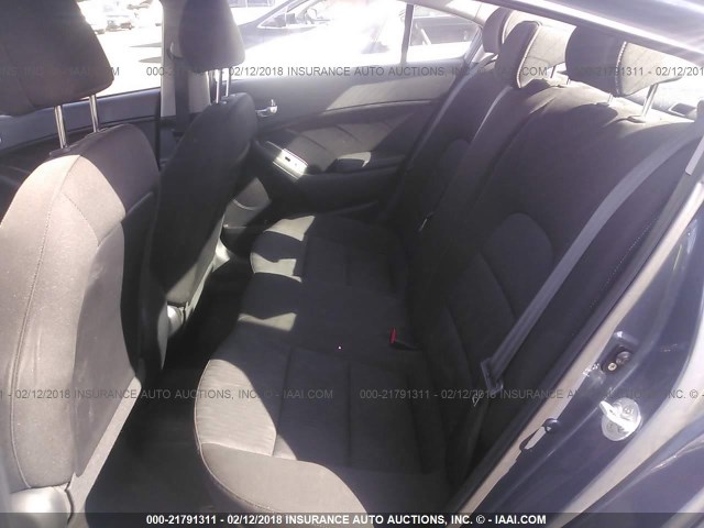 KNAFK4A64G5578949 - 2016 KIA FORTE LX GRAY photo 8