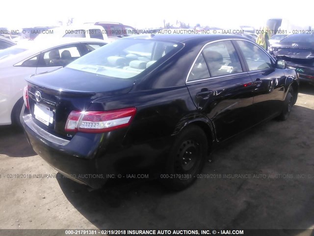 4T1BF3EK2BU747061 - 2011 TOYOTA CAMRY SE/LE/XLE BLACK photo 4