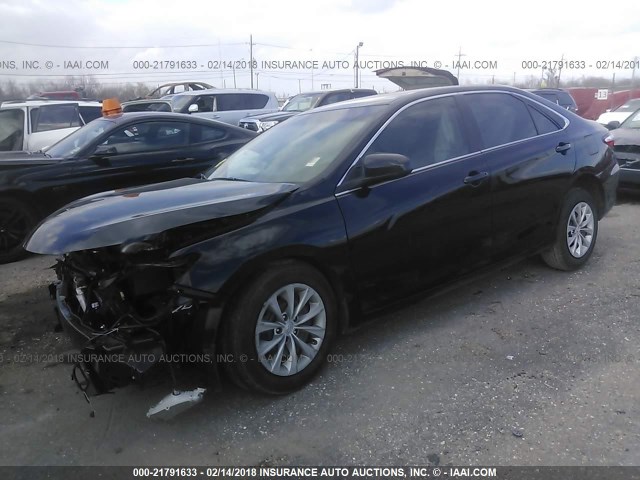 4T1BF1FK4HU282410 - 2017 TOYOTA CAMRY LE/XLE/SE/XSE BLACK photo 2