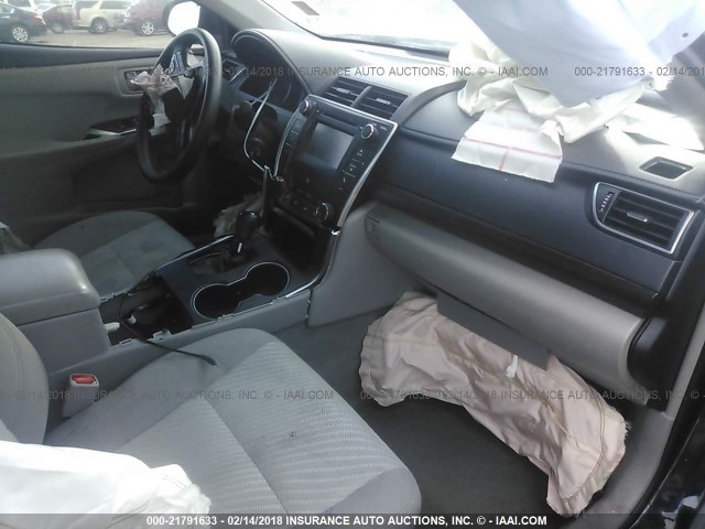 4T1BF1FK4HU282410 - 2017 TOYOTA CAMRY LE/XLE/SE/XSE BLACK photo 5