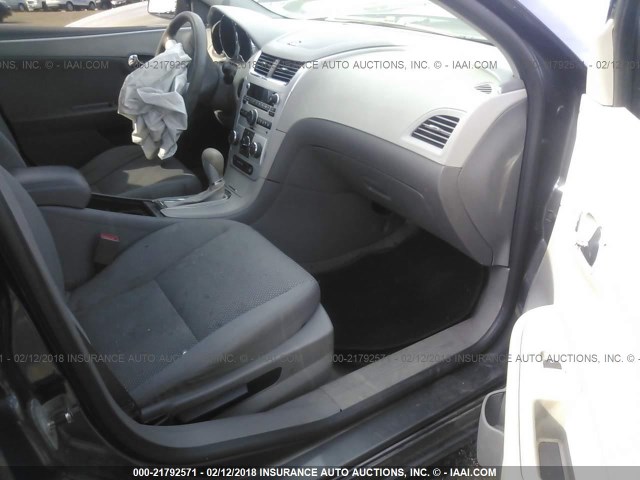 1G1ZA5EB5A4112257 - 2010 CHEVROLET MALIBU LS ნაცრისფერი ფოტო 5