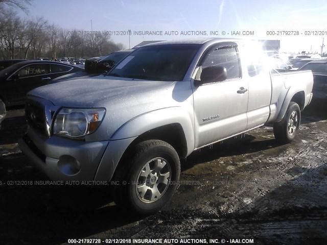 5TETX62N09Z598608 - 2009 TOYOTA TACOMA PRERUNNER ACCESS CAB SILVER photo 2