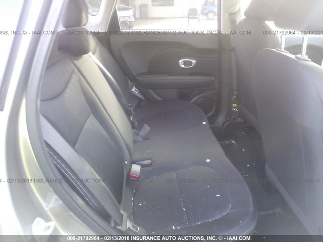 KNDJN2A26G7407436 - 2016 KIA SOUL GRAY photo 8