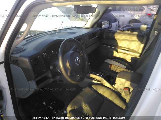 1J8HG48NX6C212474 - 2006 JEEP COMMANDER WHITE photo 5