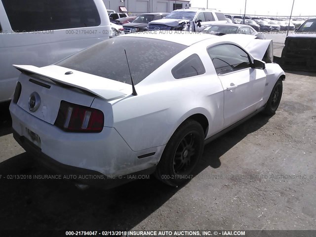 1ZVBP8CH5A5149347 - 2010 FORD MUSTANG GT WHITE photo 4