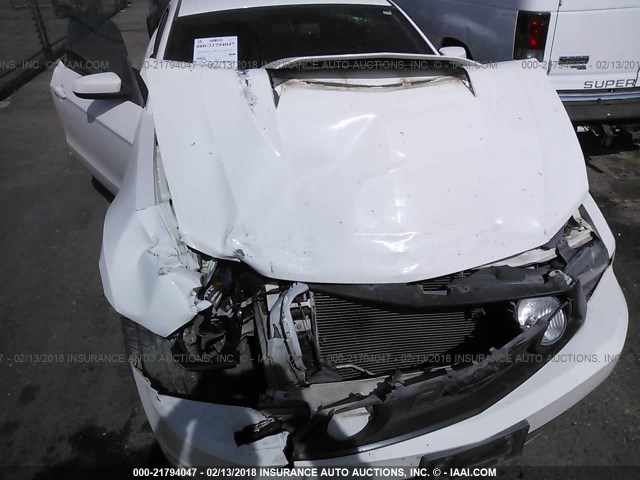 1ZVBP8CH5A5149347 - 2010 FORD MUSTANG GT WHITE photo 6