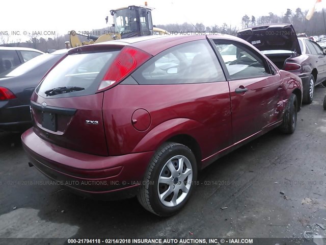 3FAFP31N45R122164 - 2005 FORD FOCUS ZX3 RED photo 4