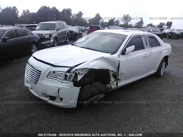 2C3CCAAG9DH508477 - 2013 CHRYSLER 300 WHITE photo 2