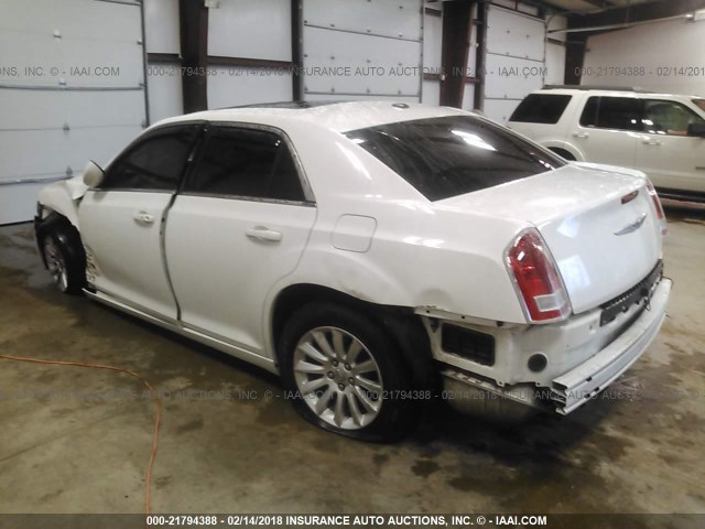 2C3CCAAG9DH508477 - 2013 CHRYSLER 300 WHITE photo 3