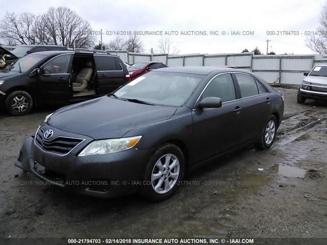 4T1BF3EK6AU580427 - 2010 TOYOTA CAMRY SE/LE/XLE SILVER photo 2