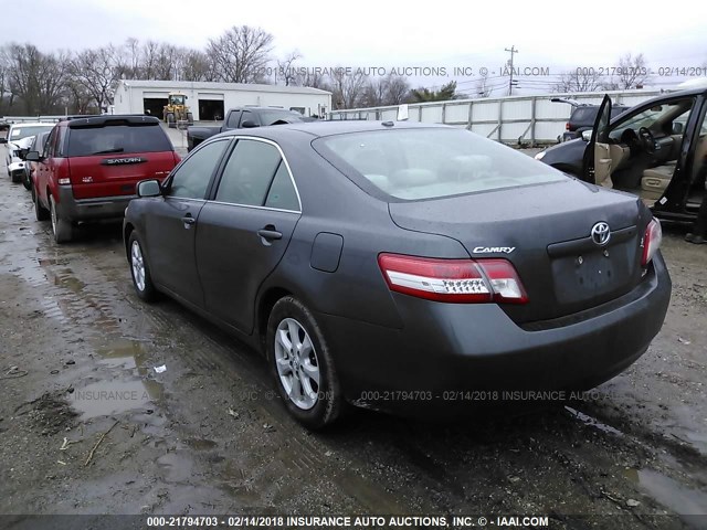 4T1BF3EK6AU580427 - 2010 TOYOTA CAMRY SE/LE/XLE SILVER photo 3