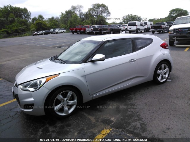 KMHTC6AD4CU037246 - 2012 HYUNDAI VELOSTER SILVER photo 2