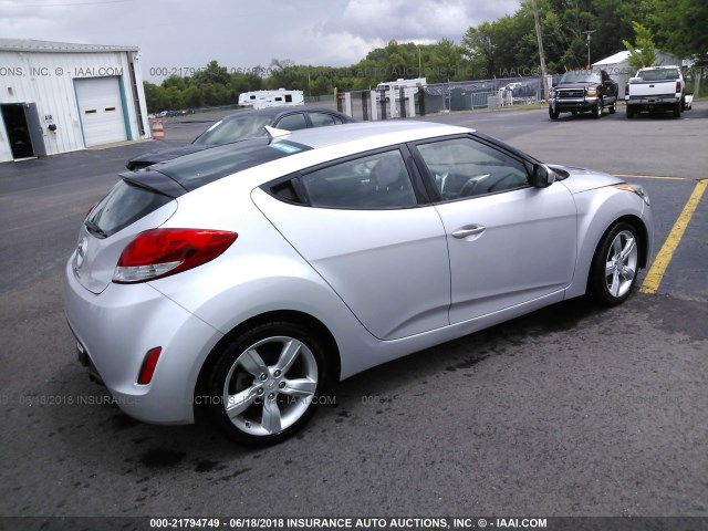 KMHTC6AD4CU037246 - 2012 HYUNDAI VELOSTER SILVER photo 4