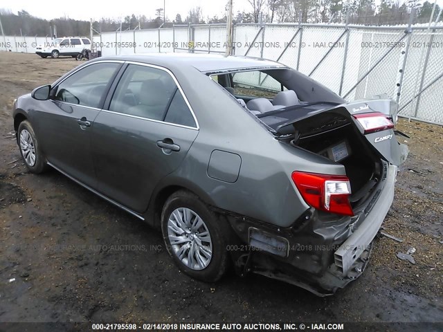 4T1BF1FK2CU525396 - 2012 TOYOTA CAMRY SE/LE/XLE GRAY photo 3