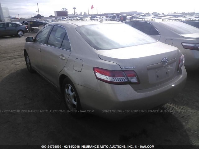 4T4BF3EK7AR021958 - 2010 TOYOTA CAMRY SE/LE/XLE GOLD photo 3