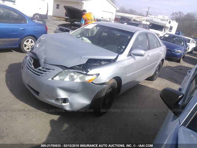 4T1BE46K27U127406 - 2007 TOYOTA CAMRY NEW GENERAT CE/LE/XLE/SE SILVER photo 2