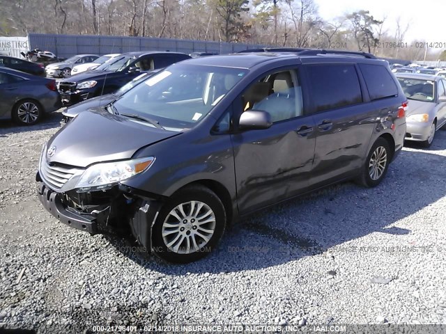 5TDYK3DC7CS246273 - 2012 TOYOTA SIENNA XLE/LIMITED GRAY photo 2