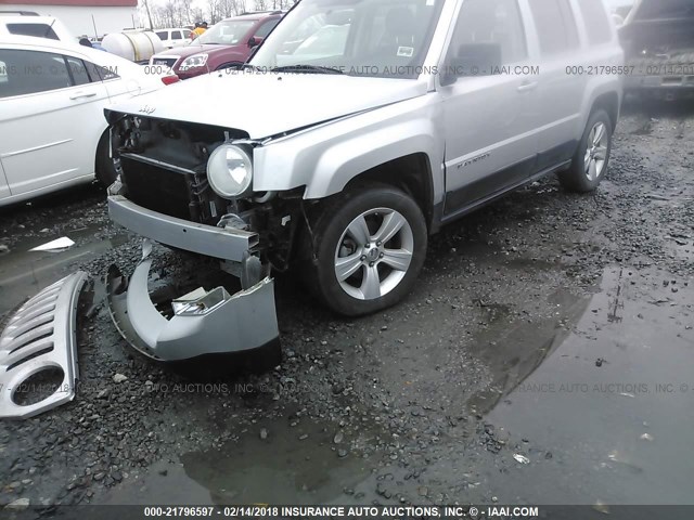 1C4NJPFA2CD539437 - 2012 JEEP PATRIOT LATITUDE SILVER photo 2