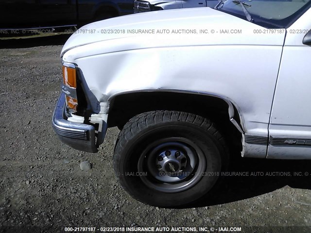 1GCGC24R4XR718828 - 1999 CHEVROLET GMT-400 C2500 WHITE photo 6