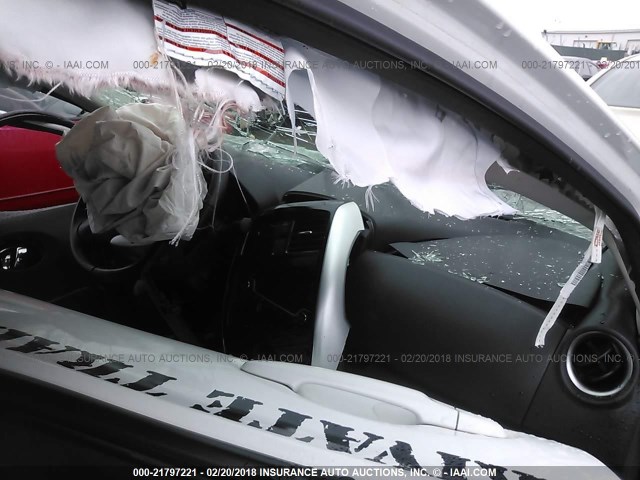 3N1CE2CP1GL354600 - 2016 NISSAN VERSA NOTE S/S PLUS/SV/SL/SR WHITE photo 5