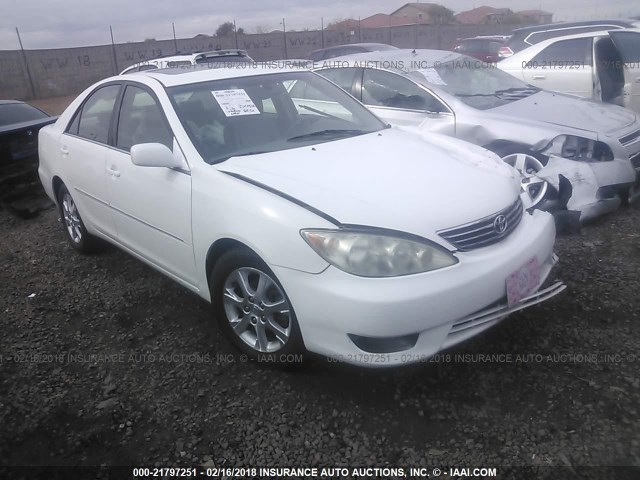 4T1BE30K25U556920 - 2005 TOYOTA CAMRY LE/XLE/SE თეთრი ფოტო 1