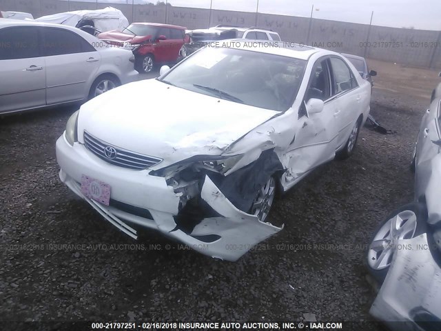 4T1BE30K25U556920 - 2005 TOYOTA CAMRY LE/XLE/SE თეთრი ფოტო 2