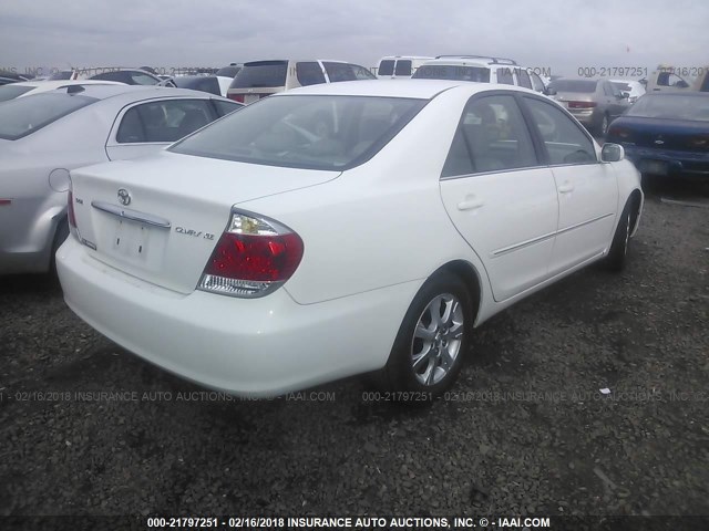 4T1BE30K25U556920 - 2005 TOYOTA CAMRY LE/XLE/SE თეთრი ფოტო 4