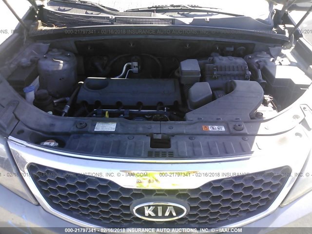 5XYKT3A12DG365790 - 2013 KIA SORENTO LX GRAY photo 10