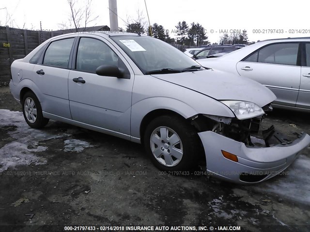 1FAFP34NX7W208106 - 2007 FORD FOCUS ZX4/S/SE/SES SILVER photo 1