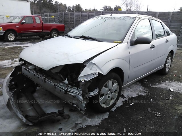 1FAFP34NX7W208106 - 2007 FORD FOCUS ZX4/S/SE/SES 银色 照片 2