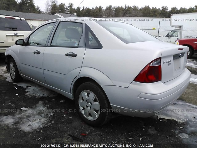 1FAFP34NX7W208106 - 2007 FORD FOCUS ZX4/S/SE/SES 银色 照片 3