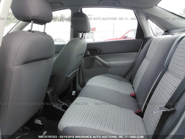 1FAFP34NX7W208106 - 2007 FORD FOCUS ZX4/S/SE/SES 银色 照片 8