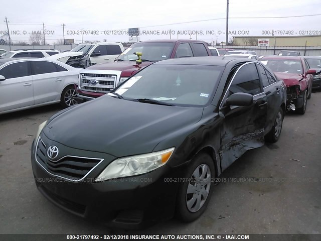 4T4BF3EK2BR143354 - 2011 TOYOTA CAMRY SE/LE/XLE GREEN photo 2