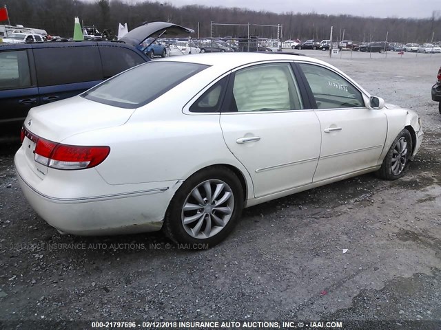 KMHFC46F16A058749 - 2006 HYUNDAI AZERA SE/LIMITED WHITE photo 4