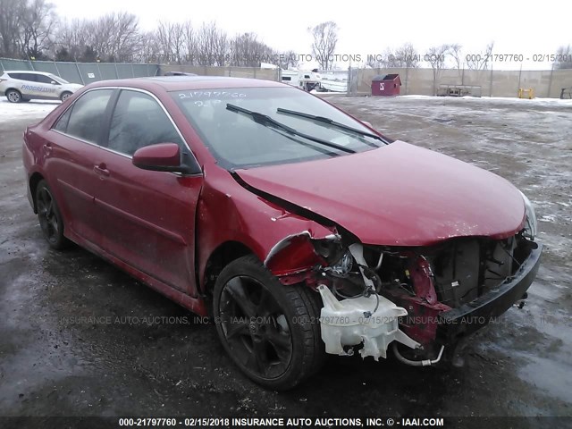 4T1BF1FKXCU633636 - 2012 TOYOTA CAMRY SE/LE/XLE Красный фото 1
