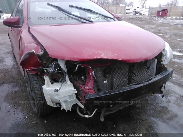 4T1BF1FKXCU633636 - 2012 TOYOTA CAMRY SE/LE/XLE Красный фото 6