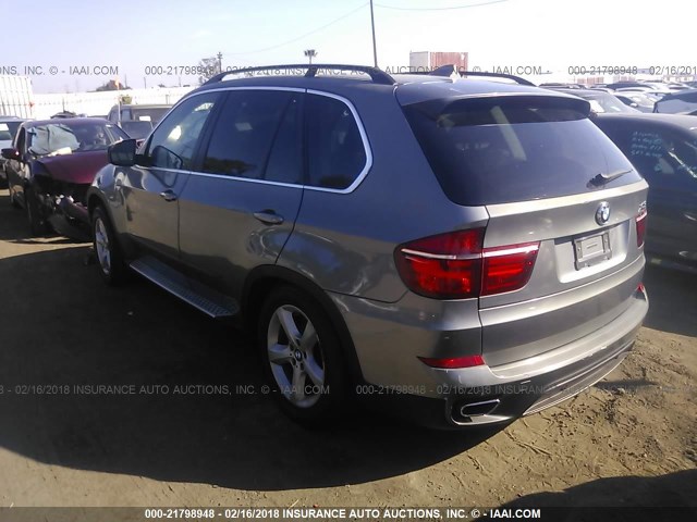 5UXZV8C55BL420691 - 2011 BMW X5 XDRIVE50I GRAY photo 3