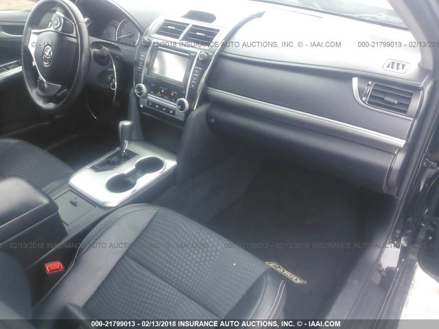4T1BF1FK8CU122989 - 2012 TOYOTA CAMRY SE/LE/XLE BLACK photo 5