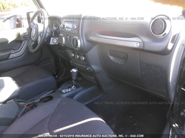 1C4AJWAG4HL530899 - 2017 JEEP WRANGLER SPORT 黑色 照片 5