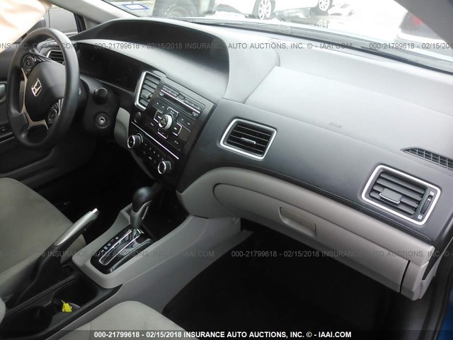 2HGFB2F52DH530556 - 2013 HONDA CIVIC LX ლურჯი ფოტო 5