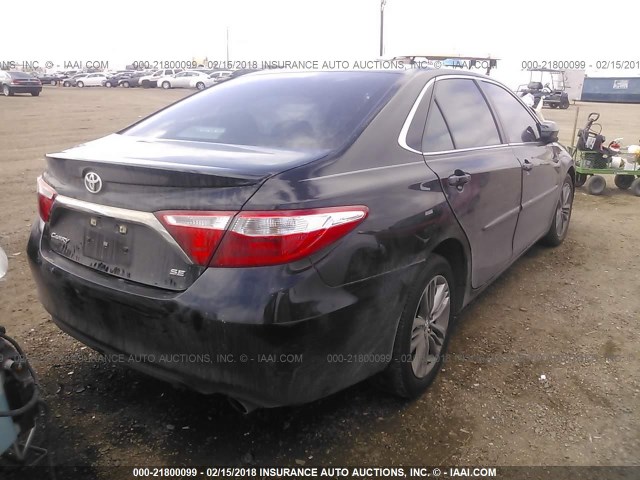 4T1BF1FK8HU317224 - 2017 TOYOTA CAMRY LE/XLE/SE/XSE Schwarz Foto 4