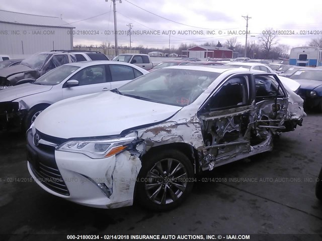 4T1BK1FK8GU574166 - 2016 TOYOTA CAMRY XSE/XLE WHITE photo 2