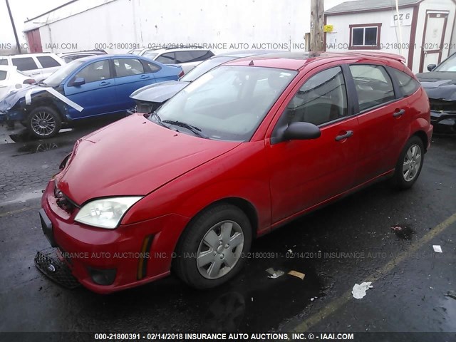 1FAFP37N17W117561 - 2007 FORD FOCUS ZX5/S/SE/SES RED photo 2