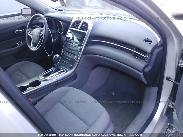 1G11B5SA8DF154730 - 2013 CHEVROLET MALIBU LS 银色 照片 5