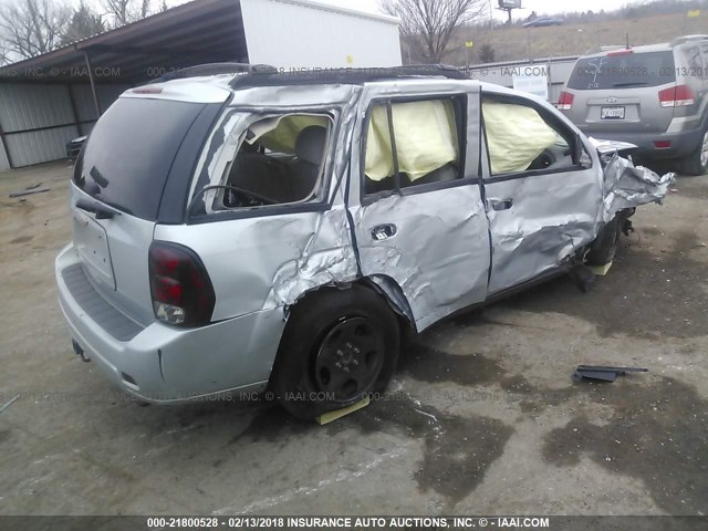 1GNDS13S382226734 - 2008 CHEVROLET TRAILBLAZER LS/LT SILVER photo 4