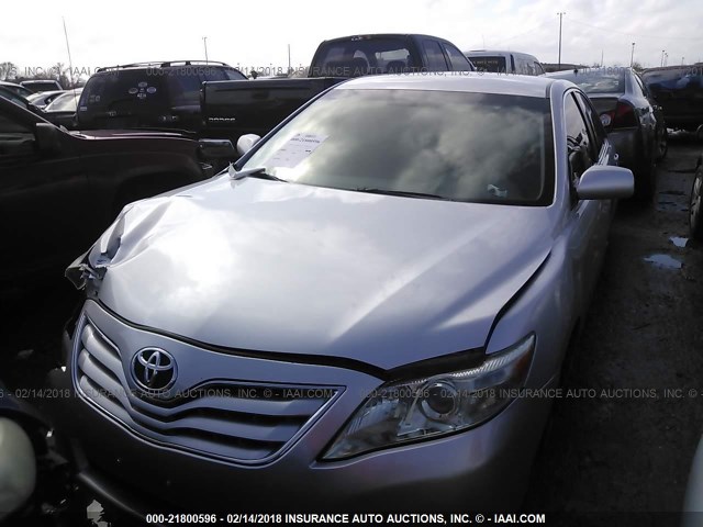 4T1BF3EK9BU758820 - 2011 TOYOTA CAMRY SE/LE/XLE SILVER photo 2