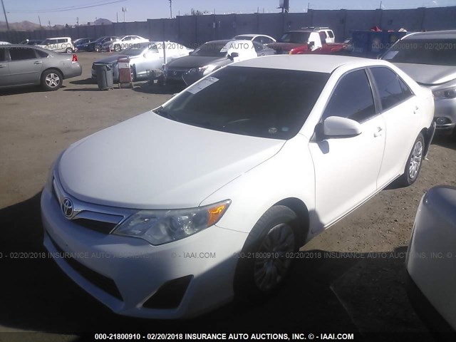 4T1BF1FK1DU663013 - 2013 TOYOTA CAMRY L/SE/LE/XLE WHITE photo 2