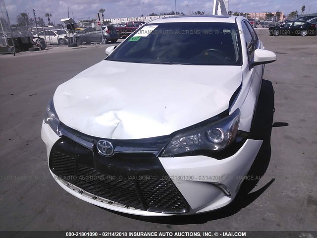 4T1BF1FK5HU308075 - 2017 TOYOTA CAMRY LE/XLE/SE/XSE WHITE photo 6