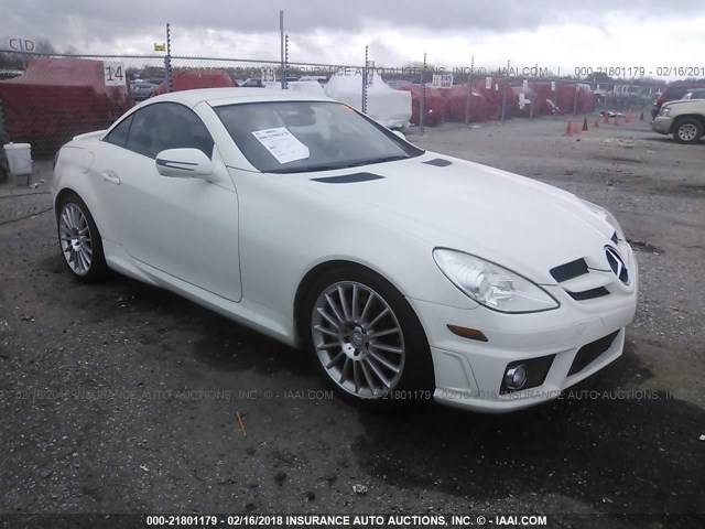 WDBWK5EA3AF229398 - 2010 MERCEDES-BENZ SLK 300 WHITE photo 1