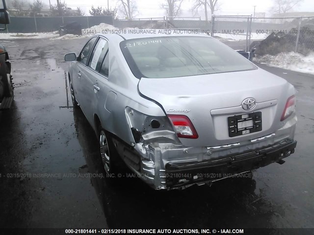 4T4BF3EK3AR002789 - 2010 TOYOTA CAMRY SE/LE/XLE SILVER photo 3